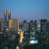 ��һ���ڴ�����ҫ���壬���T-ONE����ʢӳ����