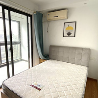 ����ؼۣ�ѧ�����ǳ��ϴ���̨����1400/�³��⣬����1����