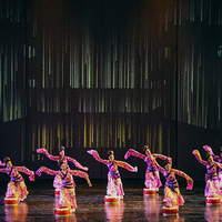 �������������ղ���ݡ��趯���䡷ȫ��ν��ܣ��ں�˫ʮ���ر��