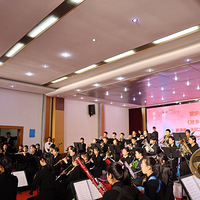 ��ѧ��һ�죬��������ѧУ�����������˸ж���һ�Σ�