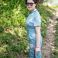 ����-͹��Ů�˵�����