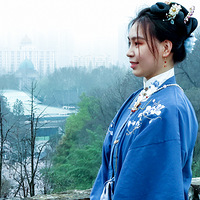 �ų�ǽ�Ϲ�װ��Ů