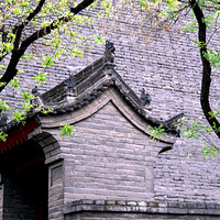 ��;����