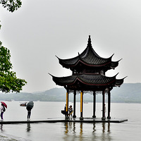 ���е�������