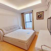 1������ɳ����������һ�ҳ��⣬�ҵ���ȫ��װ�ޣ���ʱ����ס��