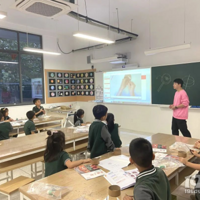 �������Ź��գ����ﴫͳ�Ļ������������Ⱥ�ʵ��ѧУ���þ��ʻع�