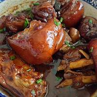 红烧猪蹄，黑鱼俩吃，干煸四季豆，酱肉蒸蒸