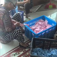 潮玩LABUBU一货难求！周边也被带火，有宝妈靠制作娃衣月入