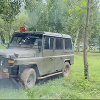 ��̨���ڶ���԰�����������в䣬�����³���ͨ�ϻ�һ��Χ�ۣ�