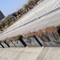 ��ƽ��վ���㳡�����䣬�ķ��Ӳݴ���