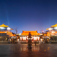 ҹɫ�У������ͭ�ƴ��������ɫ�ƹ��£�����貣�