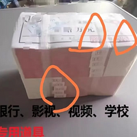 ����10��������������ͷ��䷢�ְ�ɫ�����䣬�ŵ�ֱð��