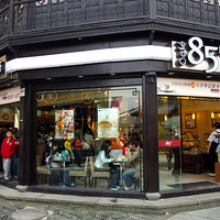 ����+�����^�~