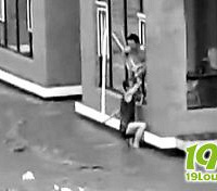 �������¾�����Ƶ ���˱����߶�ʩ����΢Ц