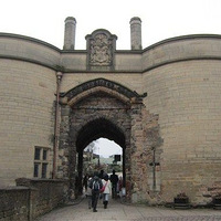 ������Ӣ�����ӡ�����ǰ��һ��������赵�ʥ����