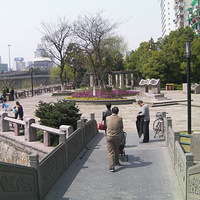 �Ҽ�ס���˺ӱߣ�������˫�����˺���O(��_��)O~