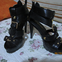����ɹ��2011��Ьƪ