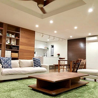 �ձ�һ���蹫���Լҷ����ڲ���������Χ�ۣ��ֺ������ۣ�