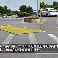 �ճ��������洦�ɼ��ĺ��̵ƾ�����ô��ѧ��