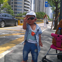 ���º��ӣ�ͷ�ؽ��ǣ������е����