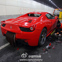 ����������������ʧ��ײ�ĳ����Һ�ɫ���⳵��