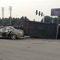 320����������һ������ĳ���������ײ������Ȼ��ʤ��