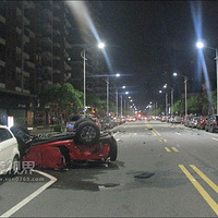 һ������ײ10�� ˾��˦����������