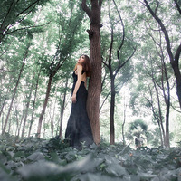 ���ڶ���д�棬Ů����ľ�С��������ĵģ�