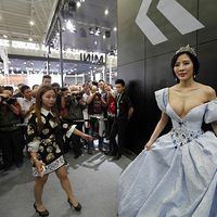 �人���ʳ�չ����ģ���ϳ����⡰�ֻ��������ģ�����Ҳ��ƴ��