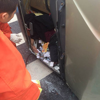 ���ڸո��Ϸ�ү���������ſ�һ���Ǿƺ��ʻ�����·���