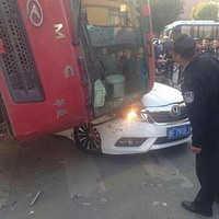 ���գ�����һ���γ���ѹ������������