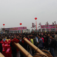 ��11.8��ʢ������ ��������Դ���Ĺ㳡11��8��ʢ��ҵ