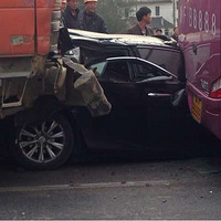 ƽ���ĳ���ײ���׿���˹ֱ�ӱ�ײ��