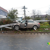 ���գ�˾���ƺ�ײ����������������