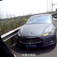 �������ѵ��ڳ�����ʻ���������ײ�ϸ��ٹ�·����