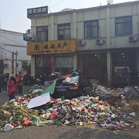 ��ˮ�壺������������ת��վ��æ��ʱ�򣬳����Ѵ��Ŷ��ˡ�