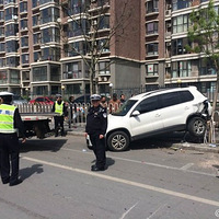 Ů˾��ͣ����ײ6������5���� �������Ǳ�ͽ