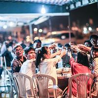 ��ɽ��  ���ǿ޹�Ц��   ���������