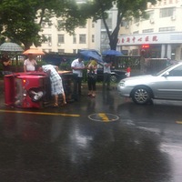 ����ͷ���ϡ�������󣬳��ӱ�ײ��