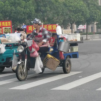 ����ͷ���ϡ���Щ���̯��Ȼ��������ת��ת��