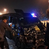 ����ͷ���ϡ��þ�С����̥ײ����