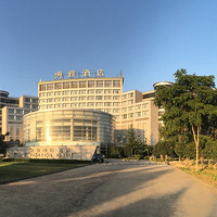 ��12.6���ڲ�չ�̼ҡ����˲��žƵ� ����ϯ�Ͳ�ƺ��������