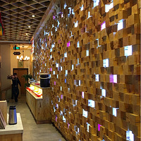 �������Ļ���꣬�����ж��ֱ���