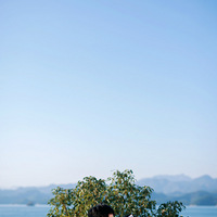 ����ǧ���������������磬����һ����������ɽɫ�Ļ�ɴ��