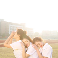 ���͸��Լ���Ů������������Ĺ��ۡ�����������Ӱ