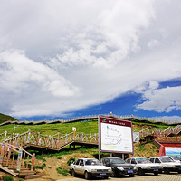 ��ɫ���ϡ��������ƺӵ�һ��