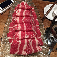 �ڳԻ�����������·�ϣ����࣬���������µ�