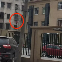 �������������ĳС������Ա��¥��СŮ������׹��