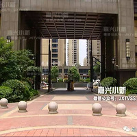 大四男生毕业典礼掏房产证公开求婚,网友吵翻