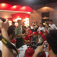 ����19¥��һ������սʿ